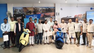 बजाजद्वारा जनकपुरधाममा चेतकका दुई नयाँ विद्युतीय स्कुटर सार्वजनिक