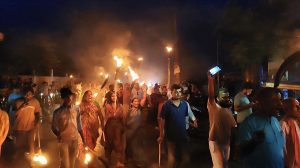 गुठीको नाममा स्थानीयलाई विस्थापित गर्न खोजिएको भन्दै जनकपुरधाममा मसाल जुलुस